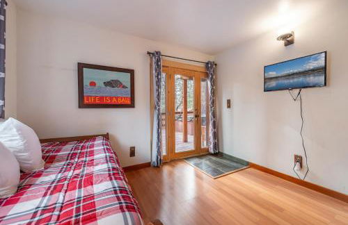 Lakeside Serenity Retreat - Photo 26