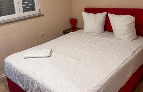 Beautiful Home In Lovorje - Photo 15