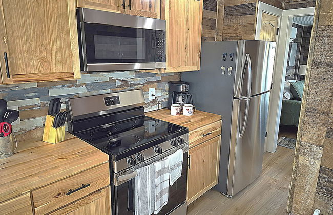 Redbud Tiny Home Resort - Photo 3