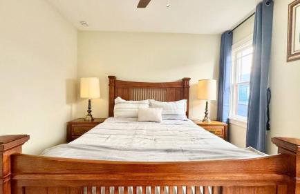 Iconic 2BR Bungalow, Short Walk to SJSU, with Parking - Foto 15