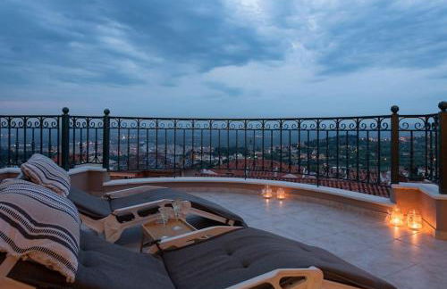 Amazing view with huge balcony - Photo 40