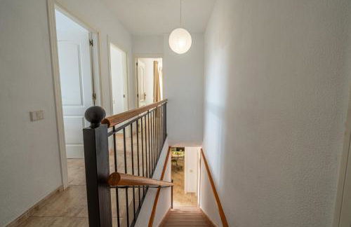 3BR Chalet Valley Moon-Seaviews, Terrace & Parking - Foto 32