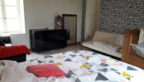 Maison plain pied, 2 chambres, longère typique , fraiche, dans bourg avec tous commerces - Foto 4