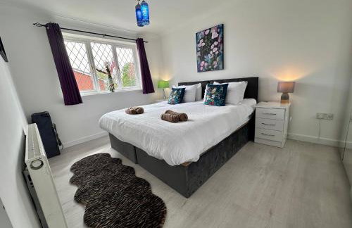 Award Winning Beautiful House in South Cambridge, 14-Min Drive to the City Centre, Free Parking, No Sofabeds, Sleeps 6 - Photo 32