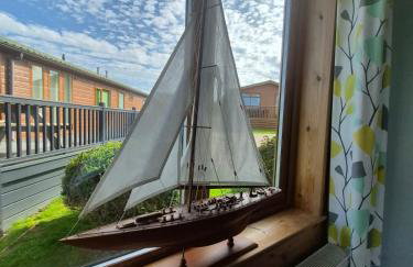 3-Bed Ocean View Lodge - Parking & Terrace - Photo 7