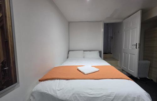 Spacious 3-Bedroom Apartment Near Stratford, 1 Minute From Train Station - Foto 46