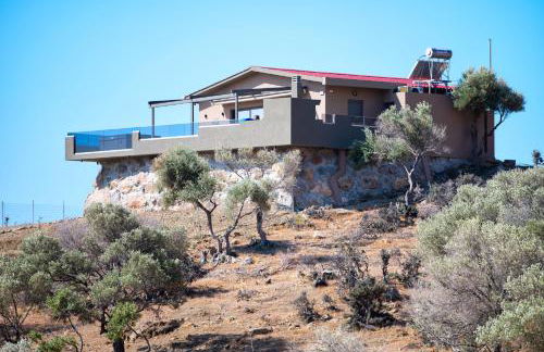 Secluded Luxury Villa w Jacuzzi & Stunning Views - Photo 26