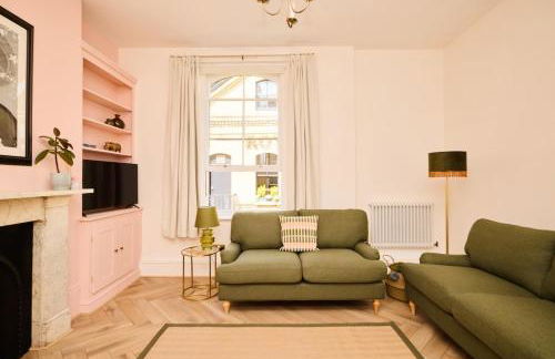 The Corner by the Castle - Photo 2