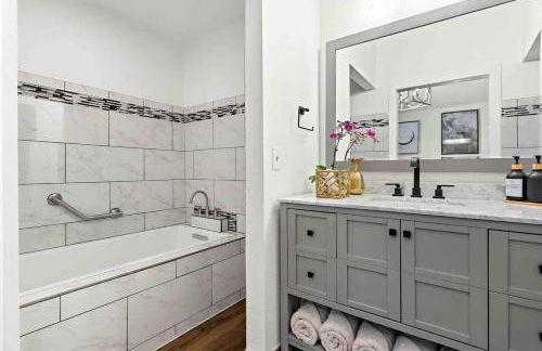 Art Deco Gem-King Suite-Hot Tub-Outdoor Fire Place - Foto 43