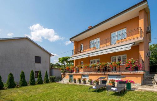 Apartment Flowers - Photo 26