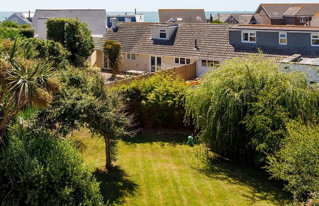 Gorgeous Home for 12 - Walk to Beach - Sea View - Photo 43