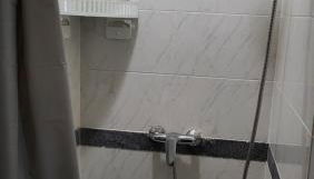 The Blue Hydrangea - Photo 4, Shower