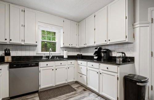 Relax In This 4BR Retreat With Screened Snug Porch - Foto 12