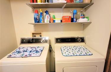 Four Seasons Getaway-Private Hot Spa with Pine Tree Views-Walk to Village and Pineknot Trailhead-Plus King Bed! - Photo 34