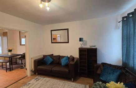 Cosy 3BDR Home With Free Parking In Harrow - Photo 8