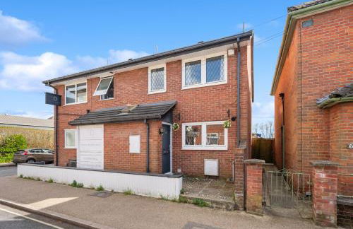 3BR Home with Hot Tub and Garden - Foto 19