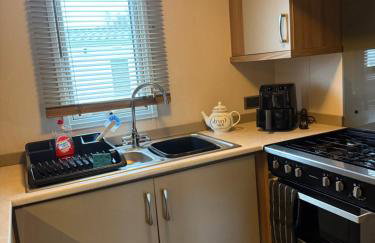 Serenity 2 and Serenity 1 Central lounge sleeps 6 3 bedrooms with 2 bathroom - Foto 12