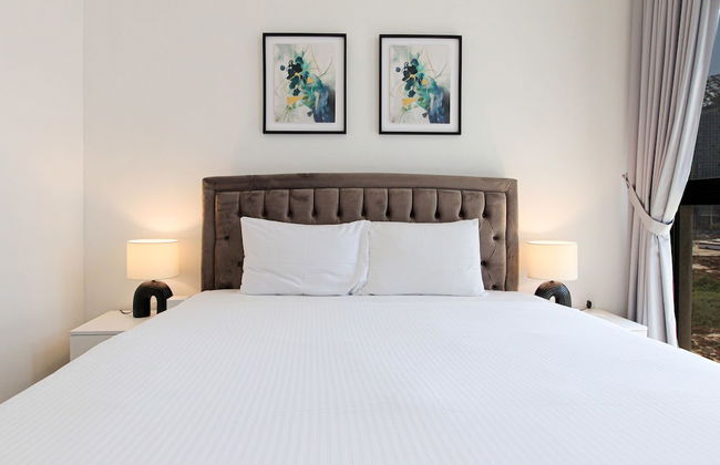 Chic 1BR Iris Amber Al Jaddaf - Photo 2