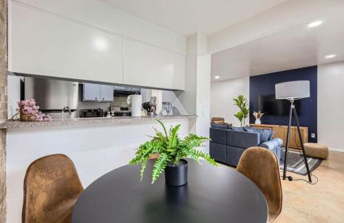 Your Airy King Suite Getaway - Sleeps 4 - Pool, Prkg - Photo 20