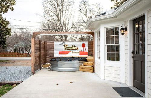Brookwood Getaway Stock Tank Pool Outdoor Theater - Foto 29