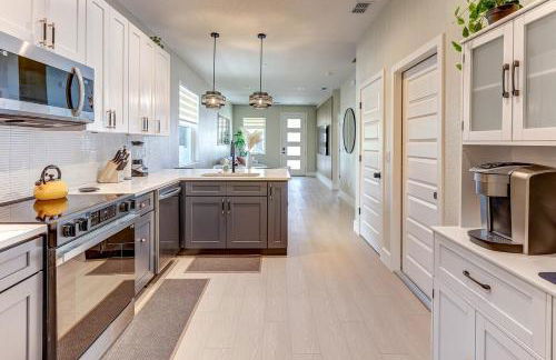 Chic & Spacious 4 Bedroom 3 Full Bathrooms Retreat in West Tampa and Pvt Backyard - Foto 46