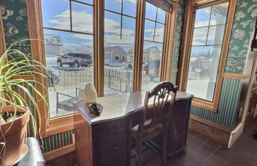 Gem Palace with Hot Tub Sauna - Photo 12