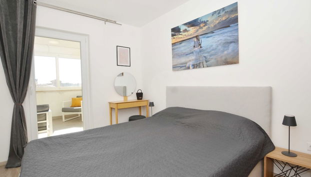 Tranquil and Bright Apartment With Loggia - Foto 5, Habitación