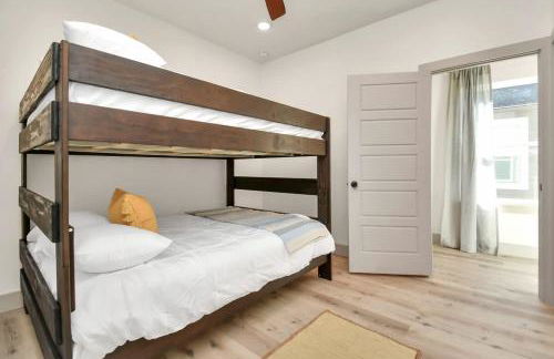 Bay Breeze Bungalow - Game Room & Pet Friendly - Foto 31