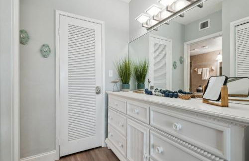 Sunrise at the Beach - 2BR Apt with Scenic Views - Foto 27