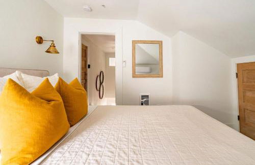 Stay Portland - 3BR - Sleeps 6 - Steps to NW 23rd - Fast WiFi - Foto 14