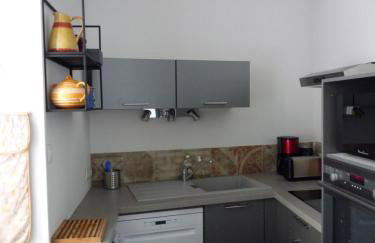 Appartement Avignon centre intra muros Cour extérieure Parking privé gratuit - Foto 22