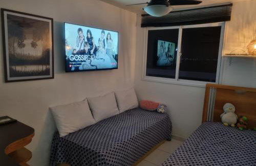 Apartamento Frente para o Mar - Varandão com Blindex - Vista para o Mar - 1 Suite e mais 2 Quartos-Ar Condicionado - 2 Vagas - BEIRA MAR - 70 metros da Praia ,TVS SMART GERAL -WI-FI -DISNEY PLUS- PORT 24 HORAS-KIT PRAIA-ROUPA DE CAMA 2 XCASAIS - Foto 60