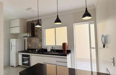 Casa inteira 2 quartos e churrasqueira - Foto 1