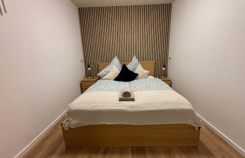 90qm - 5 Zimmer - Parkplatz - Autobahn - blauen See - Foto 3