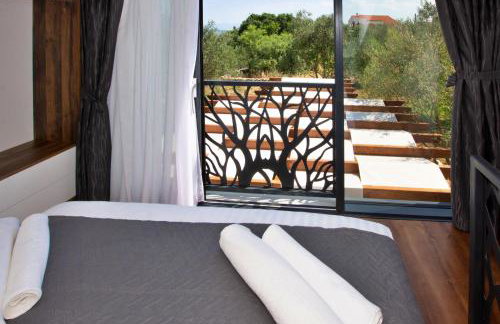 Capesanta atraktivna kamena kučica - Foto 19