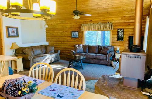 Adventure Awaits 3King Bed,2Bath Log Cabin in heart of Duck Creek Village! - Foto 12