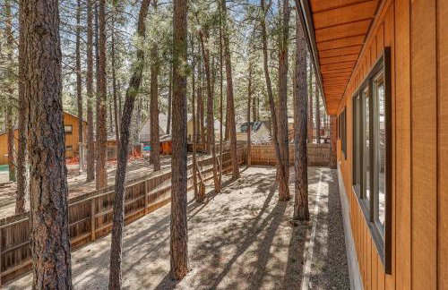 Pristine Cabin on Wooded Lot. Fantastic Location Pool Table - Foto 33