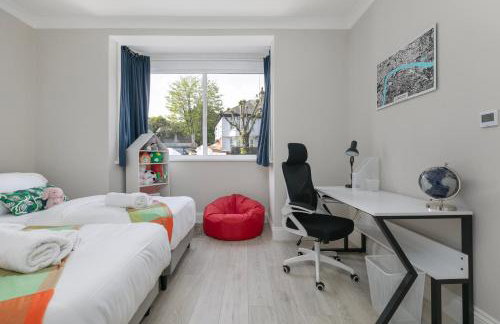 5 Bedroom, 3 Bathroom Modern House with Garden near Hampstead Heath Sleeps 10 - Foto 22