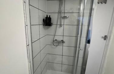 CityBuzz 4 Bedroom House in Nottingham Sleep 7 - Foto 9