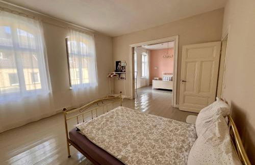 Beautiful apartment in a historic villa - Photo 46