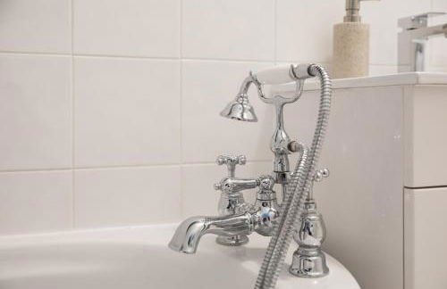 Number 42 by The Butler Collection - Foto 33