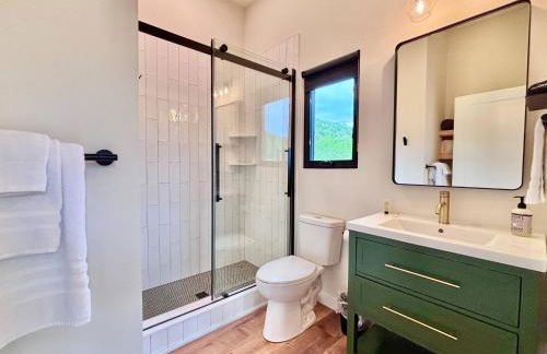 Three Suns Full Rental | 8 Cabins | Views | River - Foto 10