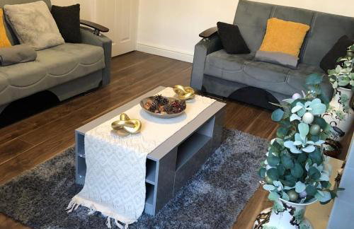 Comfortable Home From Home Bolton Central - Sleeps - 10 - Foto 4