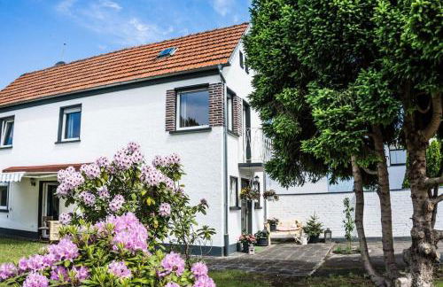 Schönes Haus mit großem Garten - Foto 8