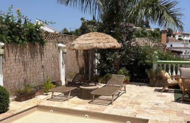 Luxury Villa with Panorama View and Heated Pool - Photo 26