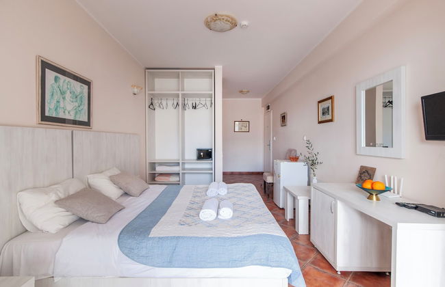 Mila & Aleksandr Apartments - Photo 17