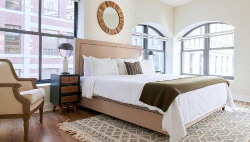 Bold and Spacious 2 Bed in Boston Financial District - Photo 2