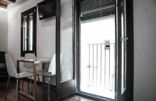 Barcelona Beach Apartments - Photo 7