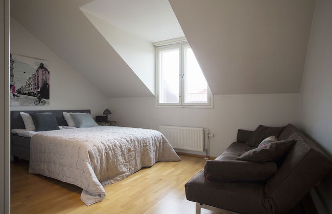 2ndhomes 2BR Penthouse with Balcony and Sauna - Photo 6