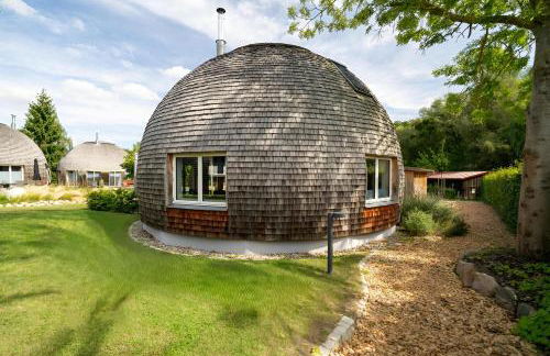 Kugelhaus Phoebe Charmantes Kugelhaus aus Holz am Waldrand des Tollensesees - Foto 1